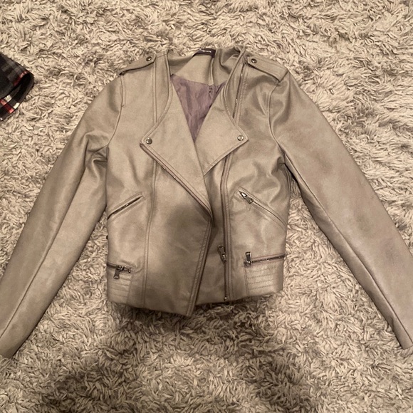Great condition barely worn leather jacket - Picture 1 of 4